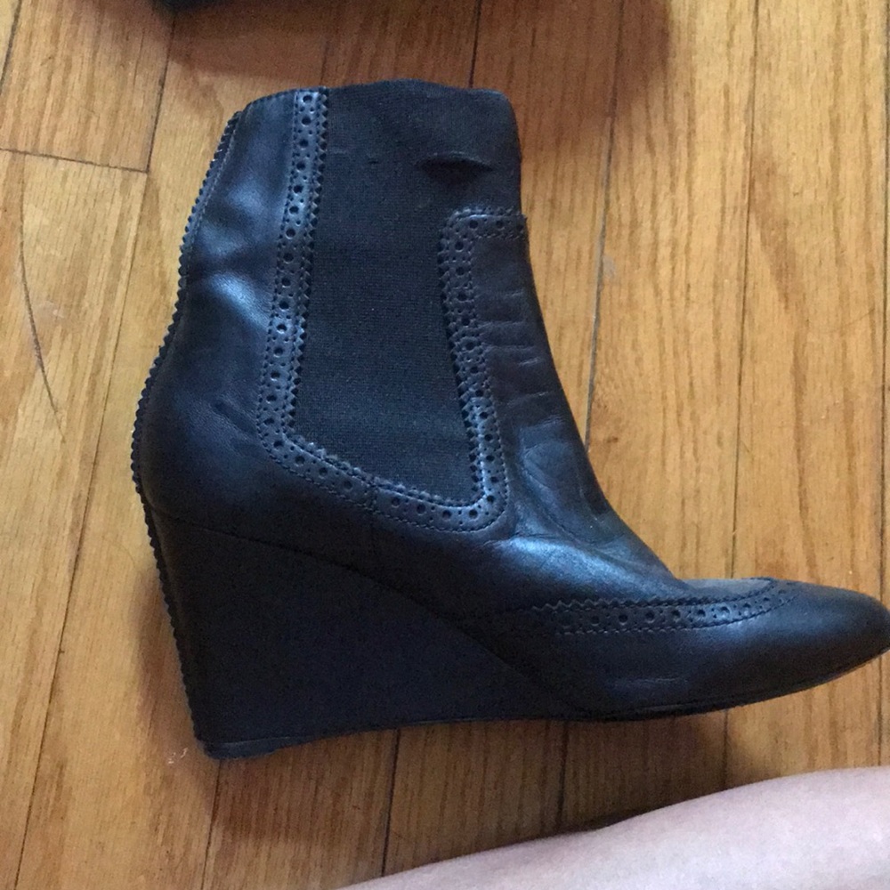 Boots - Picture 5 of 8